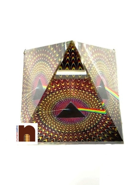 crystal-pyramid-with-shriyantra-1.jpg