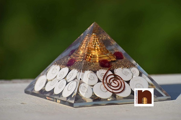 orgone-pyramid-gomti-chakra-shri-yantra-1.jpg