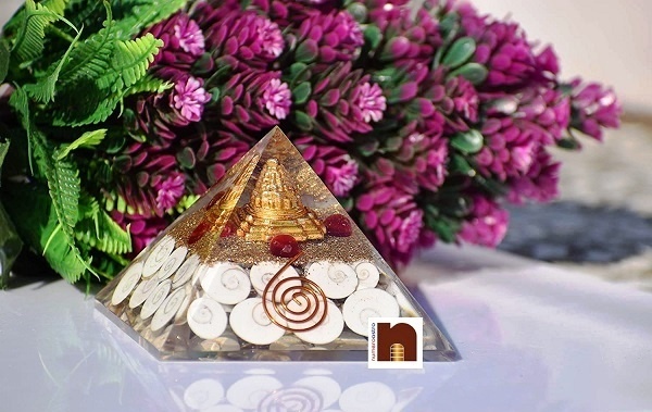 orgone-pyramid-gomti-chakra-shri-yantra.jpg