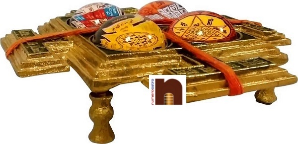 sampoorna-mahalaxmi-chowki-in-brass-2-1.jpeg