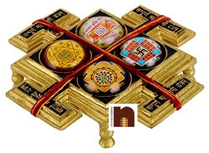 sampoorna-mahalaxmi-chowki-in-brass-5-1.jpg