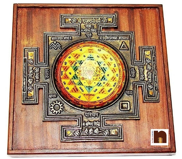 shriyantra-in-wooden-frame-2-wm.jpg