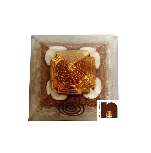 Orgone Pyramid wm 3 Shri Yantra with Selenite 3