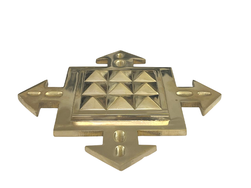 vastu-four-direction-pyramid-plate-in-brass-3br.png